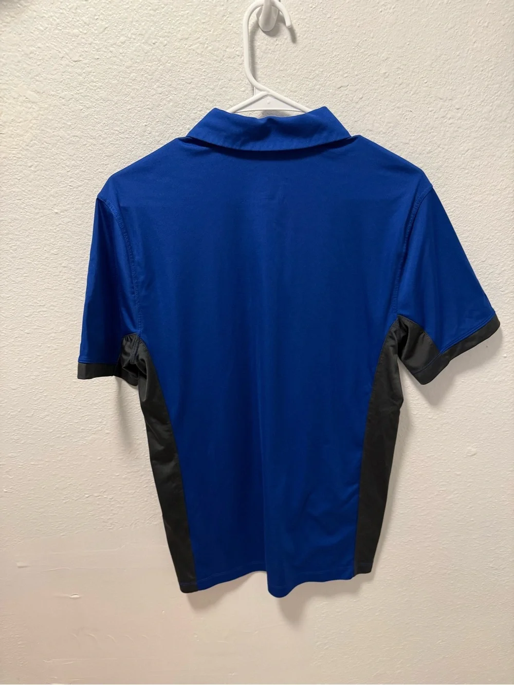 Nike Dri-Fit Blue Polo with Black Side Panels and Accent Trim. Men’s Size Medium